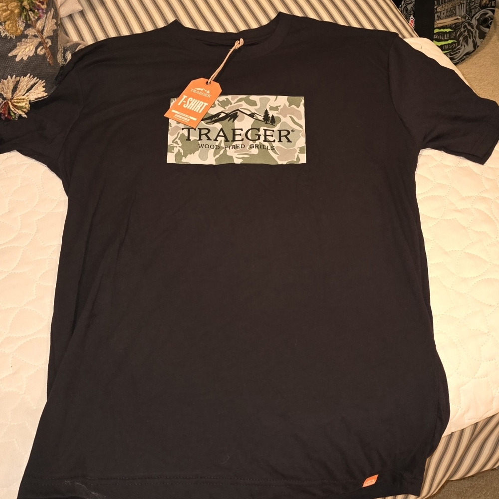 BRAND NEW Traeger Cow Moo Flage Logo T-Shirt Black Size Large